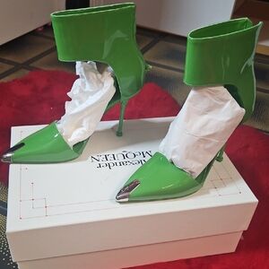 Elegant Green Patent Leather Heels with Silver Accents